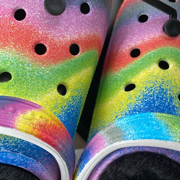 NWT Crocs Classic Fur Lined Spray Dye rainbow Clog in size 13 mens - Picture 8 of 9